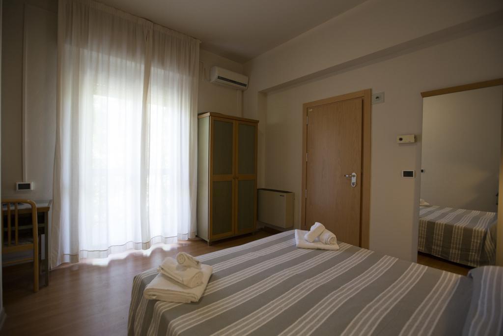 Hotel Impero Rimini Extérieur photo